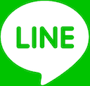 緑色の背景に白い吹き出しの中に緑色の大文字でLINEの文字が入ったLINEアプリのロゴ。.